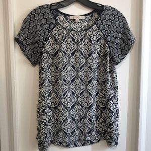 Thin lightweight blue patterned top